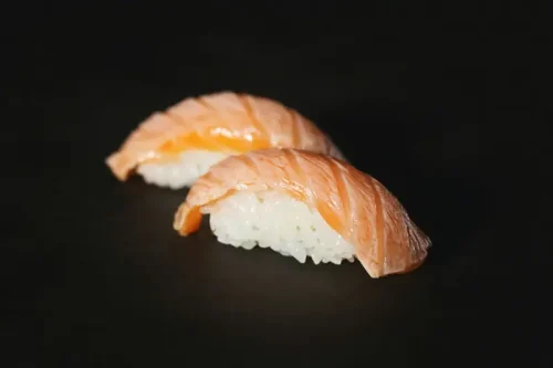 Sushi – symbol japońskiej kuchni na polskich talerzach